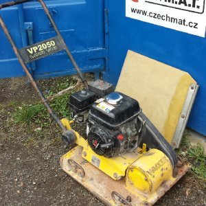 foto vibrační deska 100kg Wacker benzin Honda
