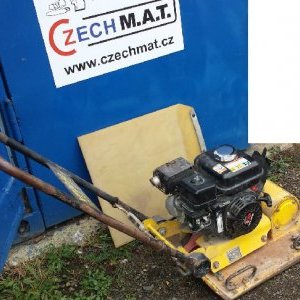foto vibrační deska 100kg Wacker benzin Honda